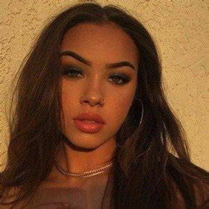 Aleina Topp Bio, Age, Height, Net worth, Relationship