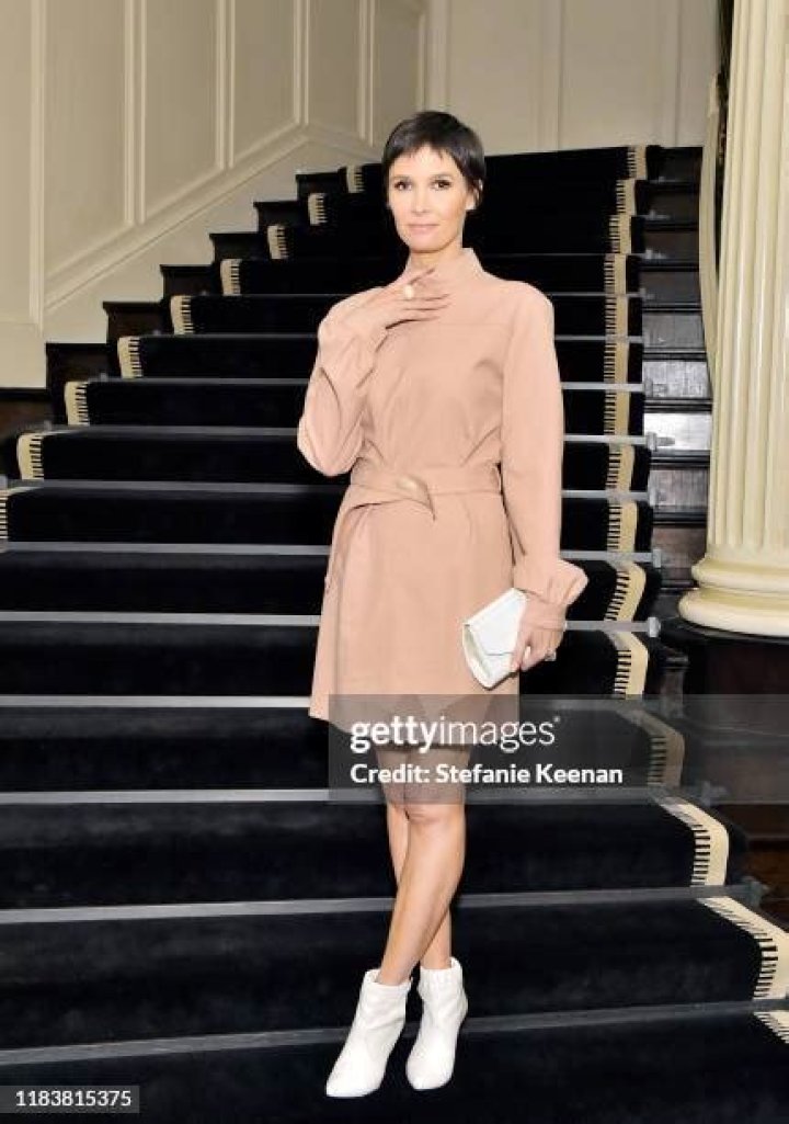 Cassandra Huysentruyt Grey