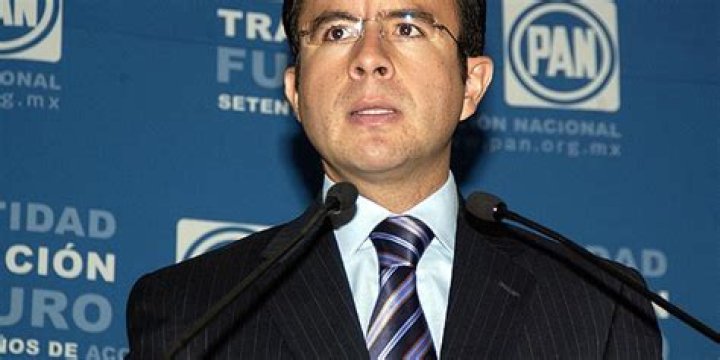Cesar Nava Vazquez