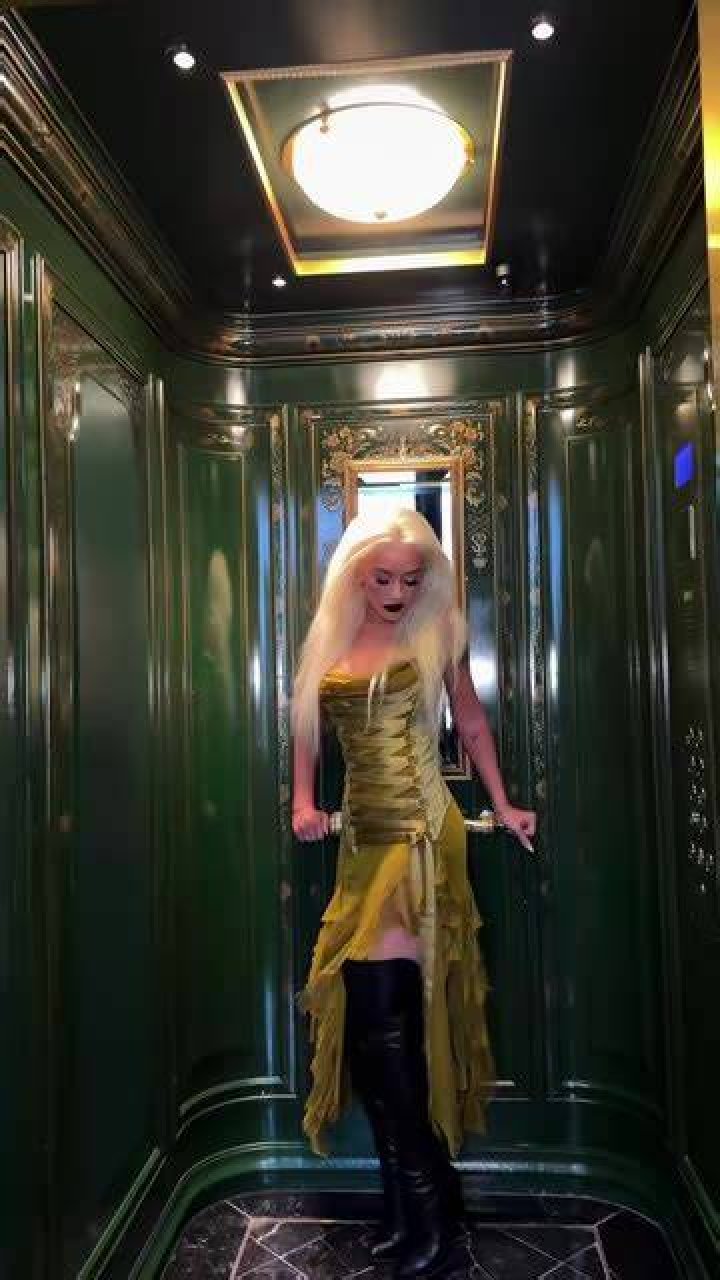 Christina Aguilera Joins Snapchat 2
