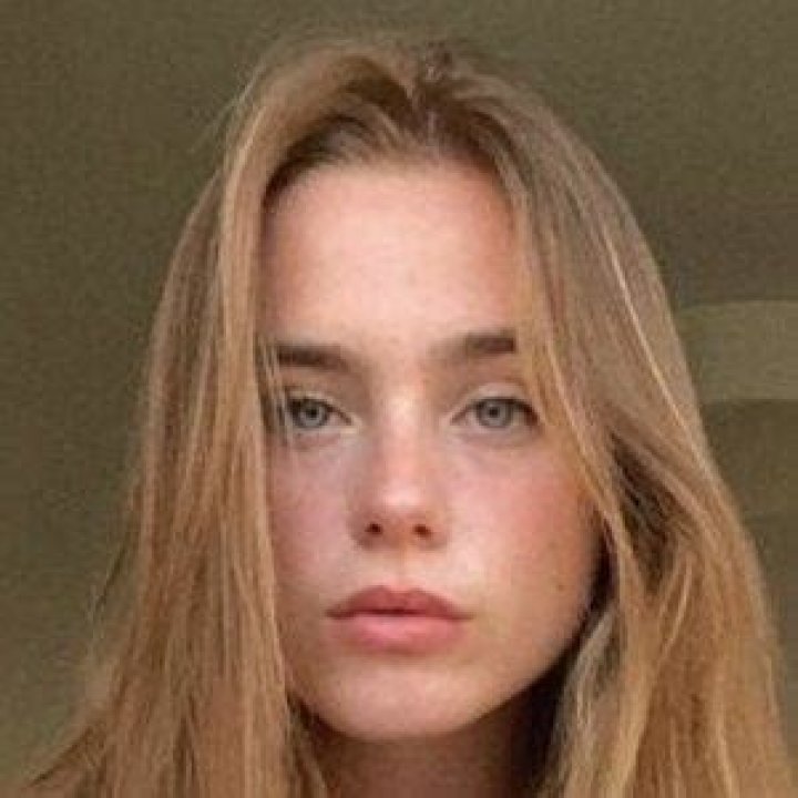 Clara Galle age