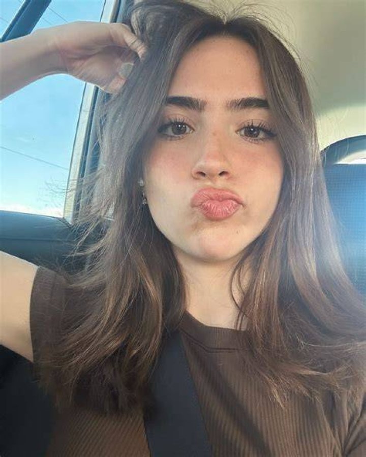 Gabriela Bee