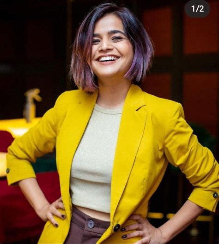 komal kharat Biography Infographic