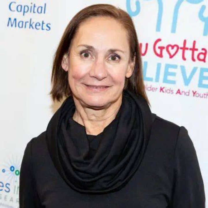 Mae Akins Roth net worth