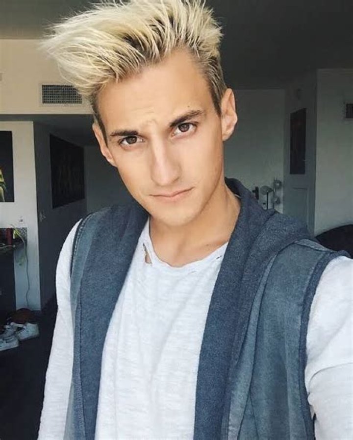 Mark Dohner- Bio, Age, Height, Net Worth, Girlfriend, Dating