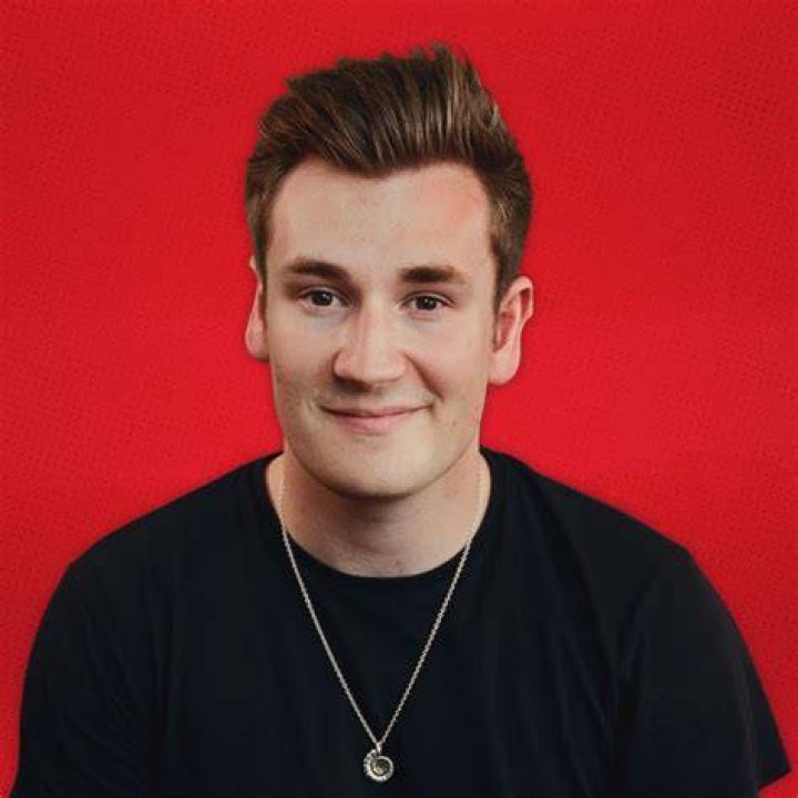 Oli White