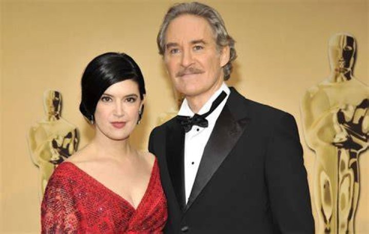 Phoebe Cates | Bio, Age, Net Worth, Relationship, Career