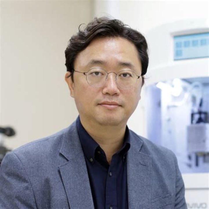 Sang Woo Kim