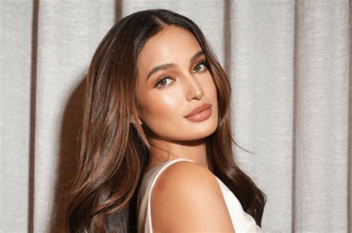 Sarah Lahbati