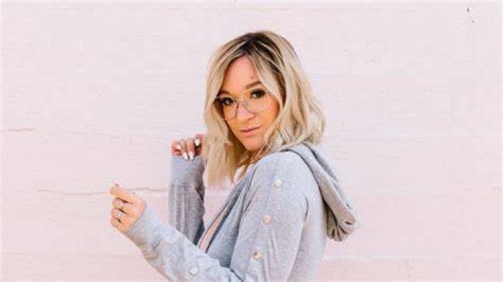 Who Is Alisha Marie, How Old And Tall Is She, Where Does She Live?